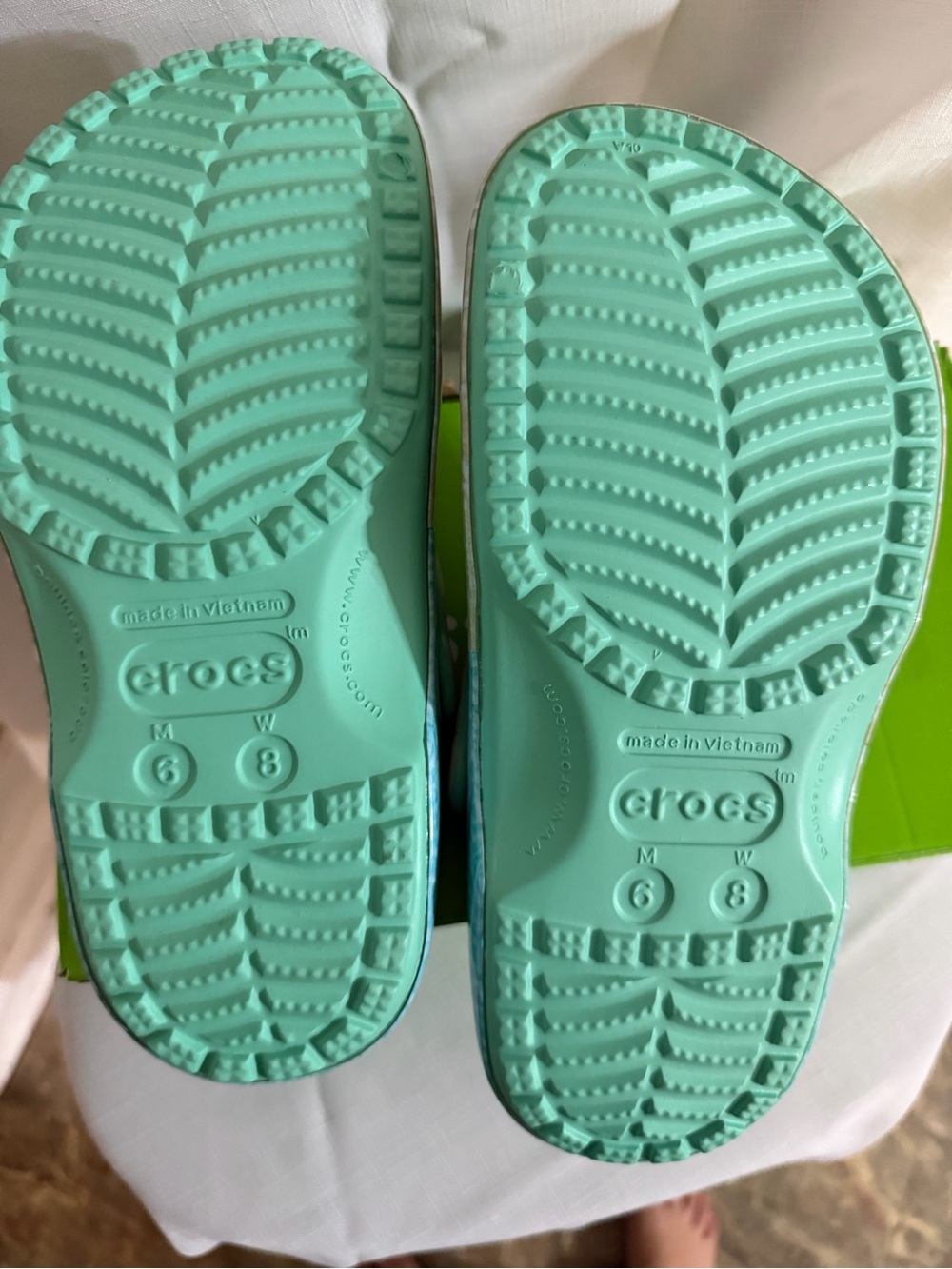 Size W 8 Jimmy Buffet Margaritaville Crocs with Teal Lining - unique - Picture 4 of 7